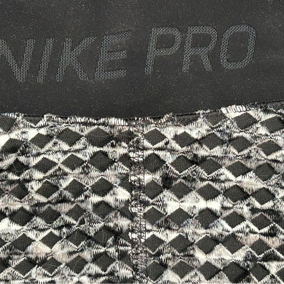 Nike Pro HyperWarm  Women’s Brushed Training Tights Black/White  Size Small - Picture 3 of 9